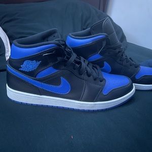 Jordan retro 1 royal blue